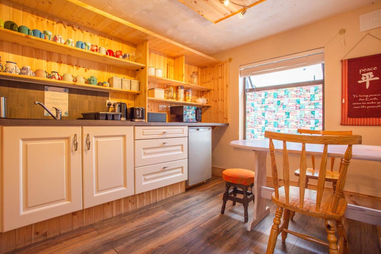 Aloha House Hotel Килорглин Екстериор снимка