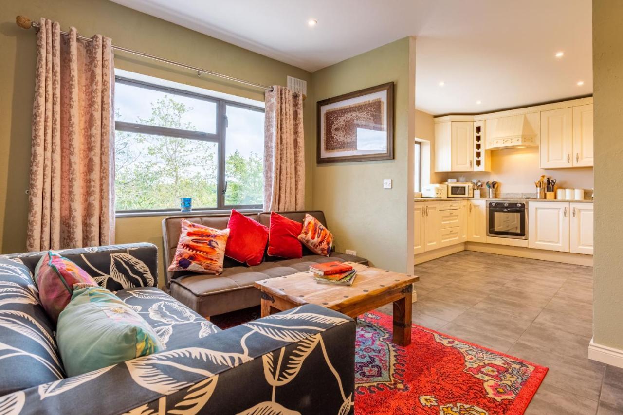 Aloha House Hotel Килорглин Екстериор снимка